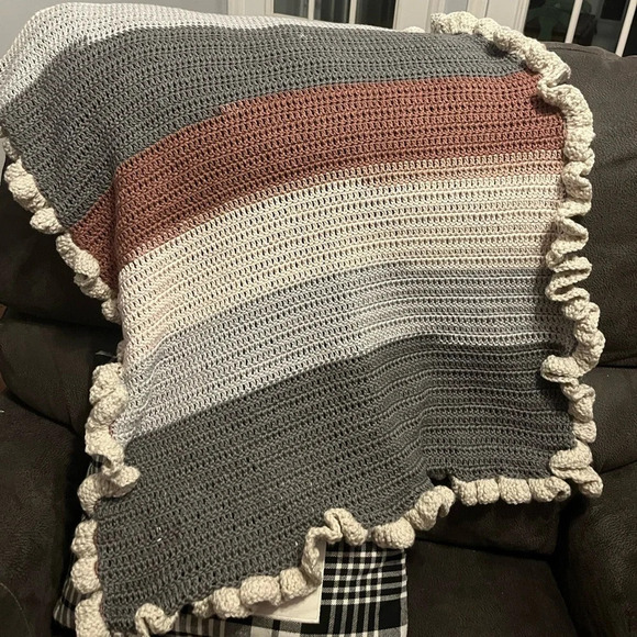 NWT Baby blanket, stroller blanket, crochet, ruffle edge - Picture 2 of 3